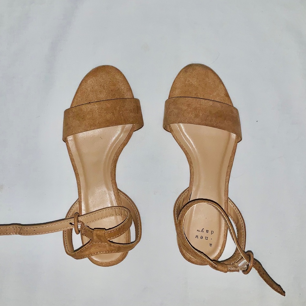 sandals with heel